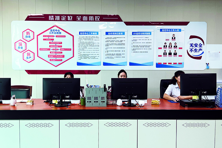 监控中心1-1.jpg 监控中心1-1.jpg