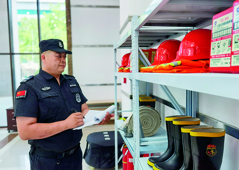 2 检查消防器材.jpg