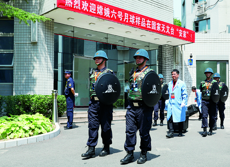 执行押运任务.jpg